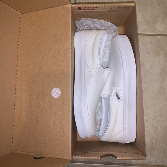 🌟SOLD - BRAND NEW SLIP-ON WHITE VANS IN BOX🌟 - Picture 2 of 7